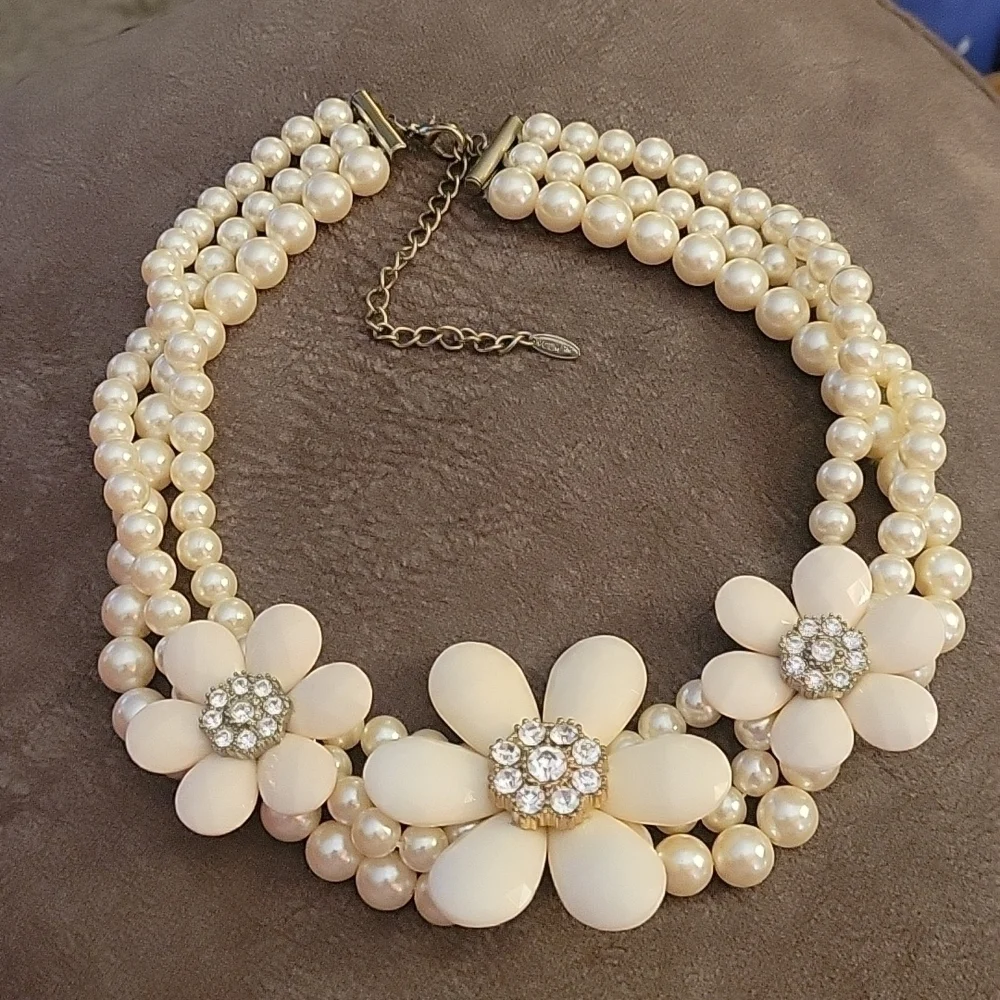 VCLM Retro 1960s Cream Floral Acrylic Glass Pearl Beaded Bridal Necklace